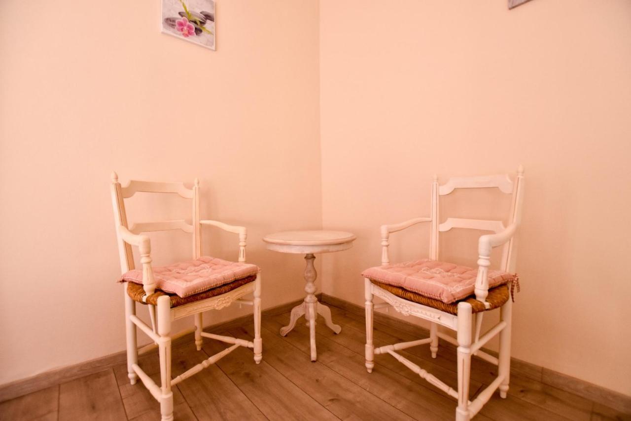 Coulege - Clim - Cour Villa อาร์ลส์ ภายนอก รูปภาพ