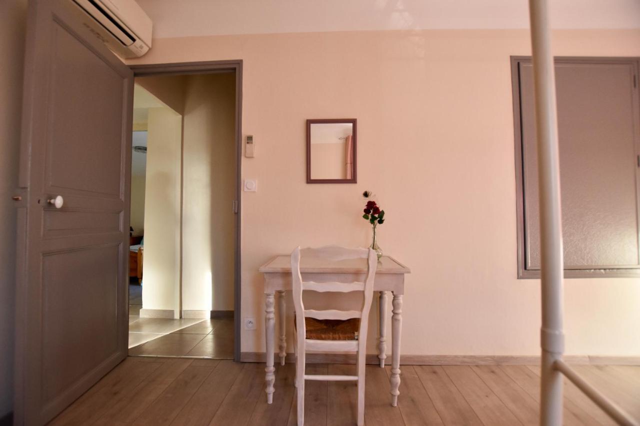Coulege - Clim - Cour Villa อาร์ลส์ ภายนอก รูปภาพ